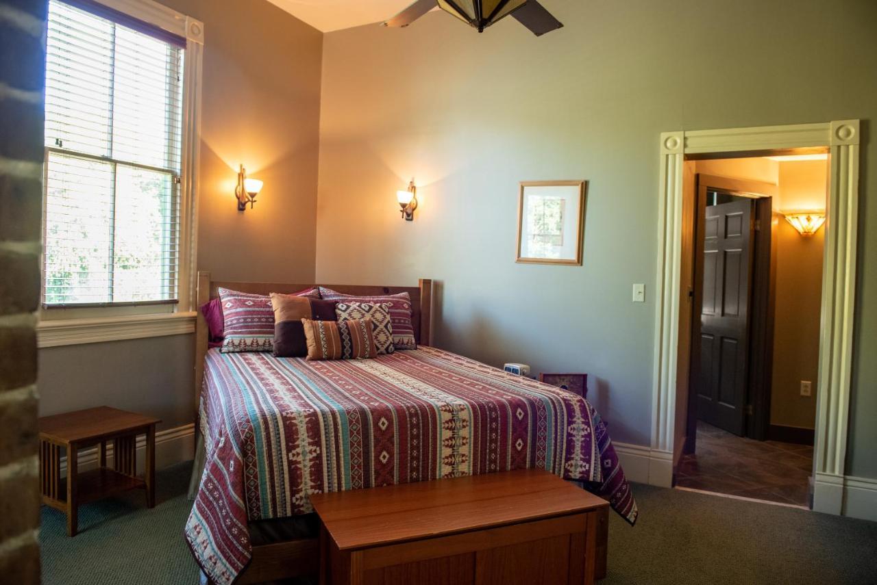 Queen Suite