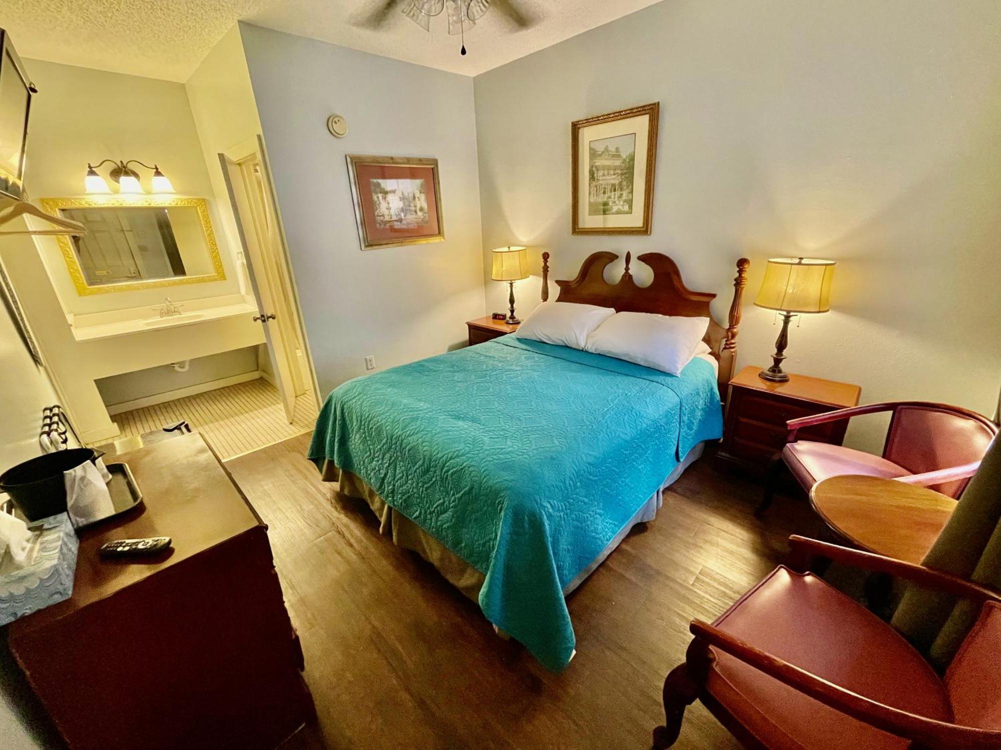 Standard Queen Room