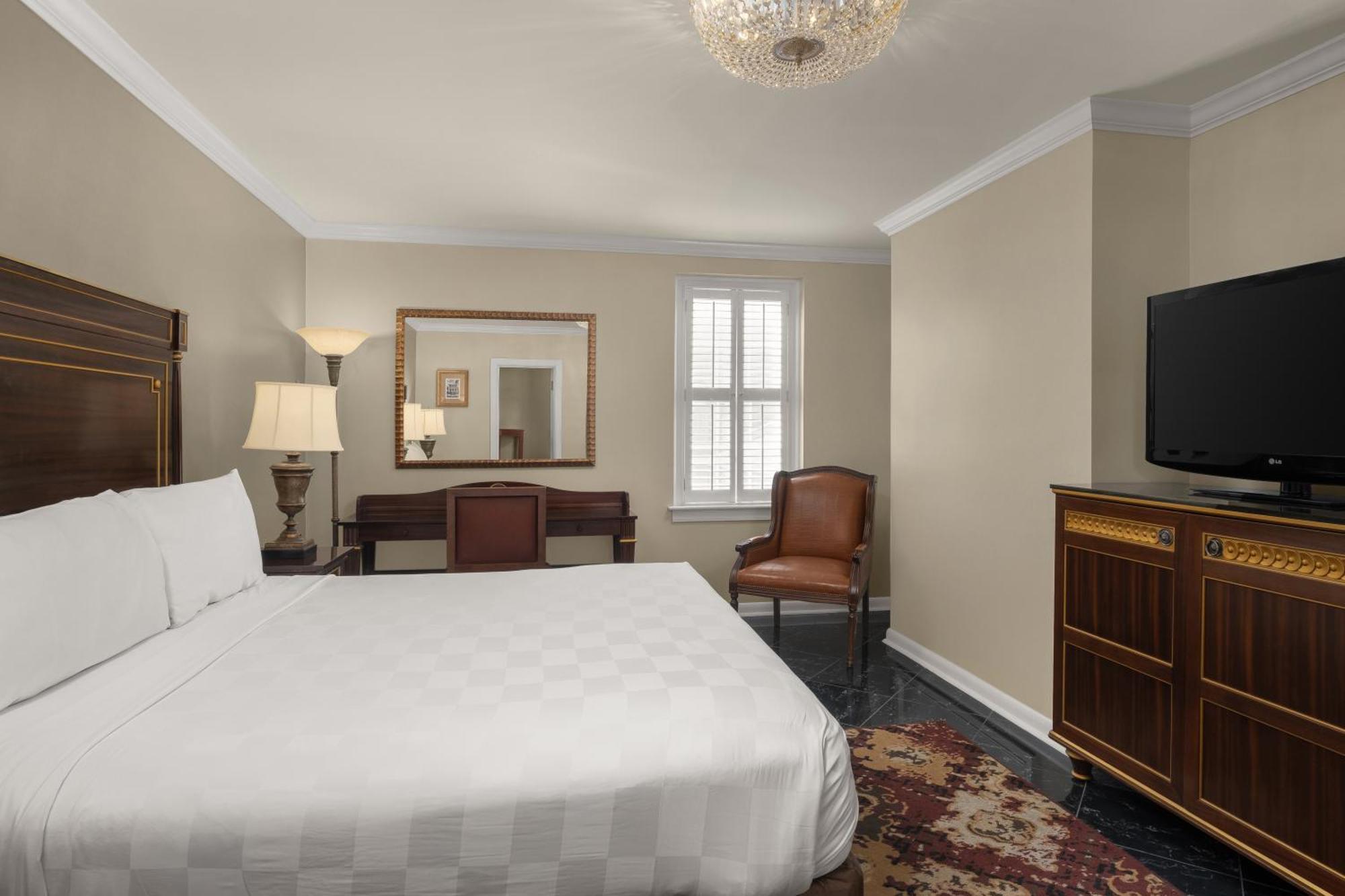 Petit King Room