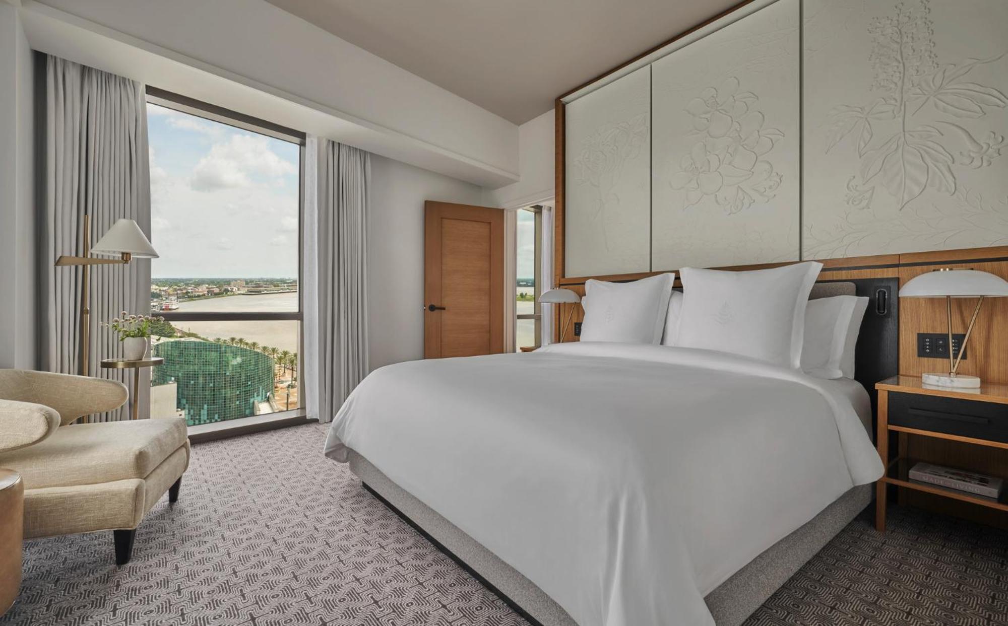 Deluxe Four Seasons River-View Executive Suite
