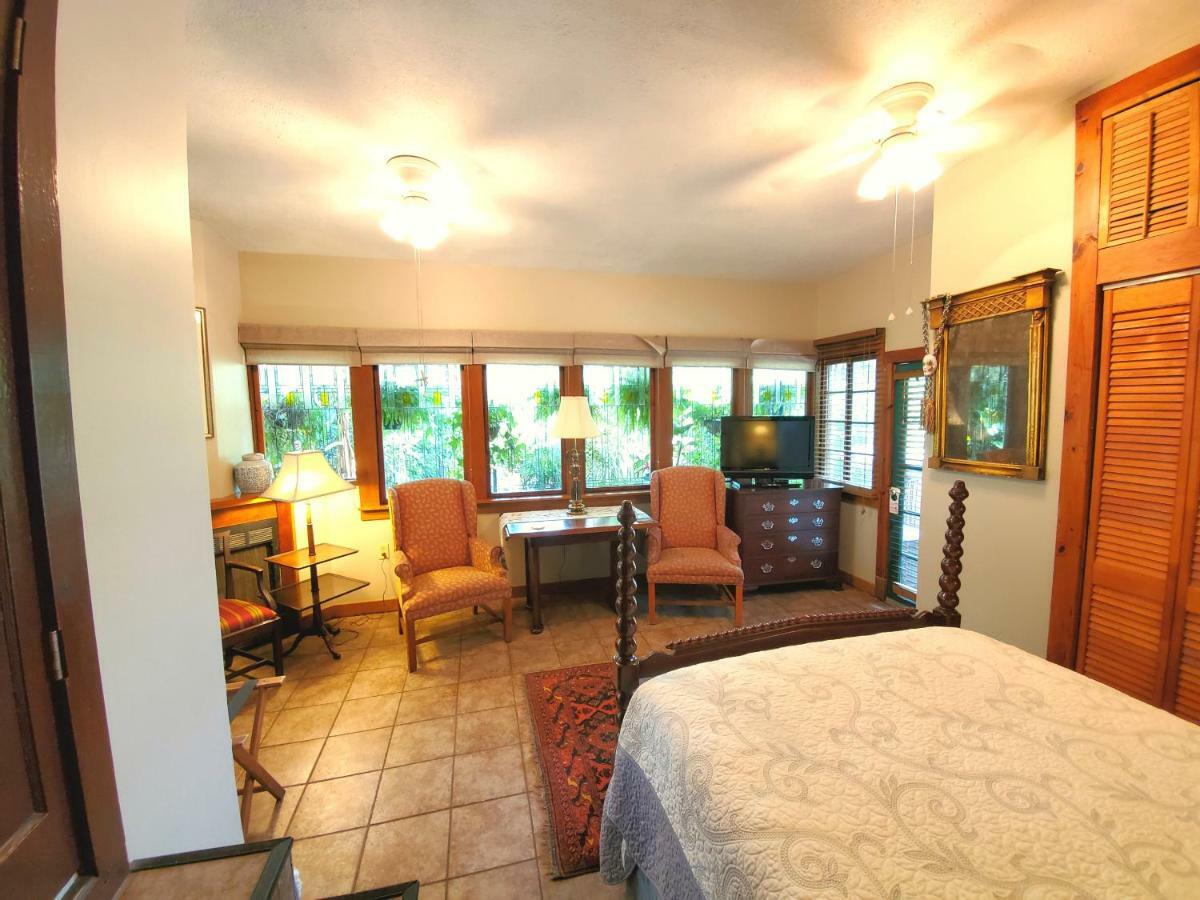 Double Room with Pool View