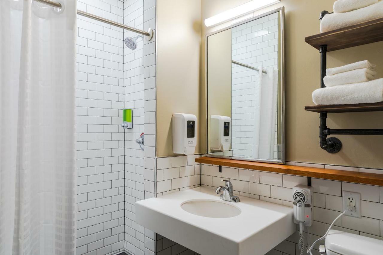 Private Queen Ensuite