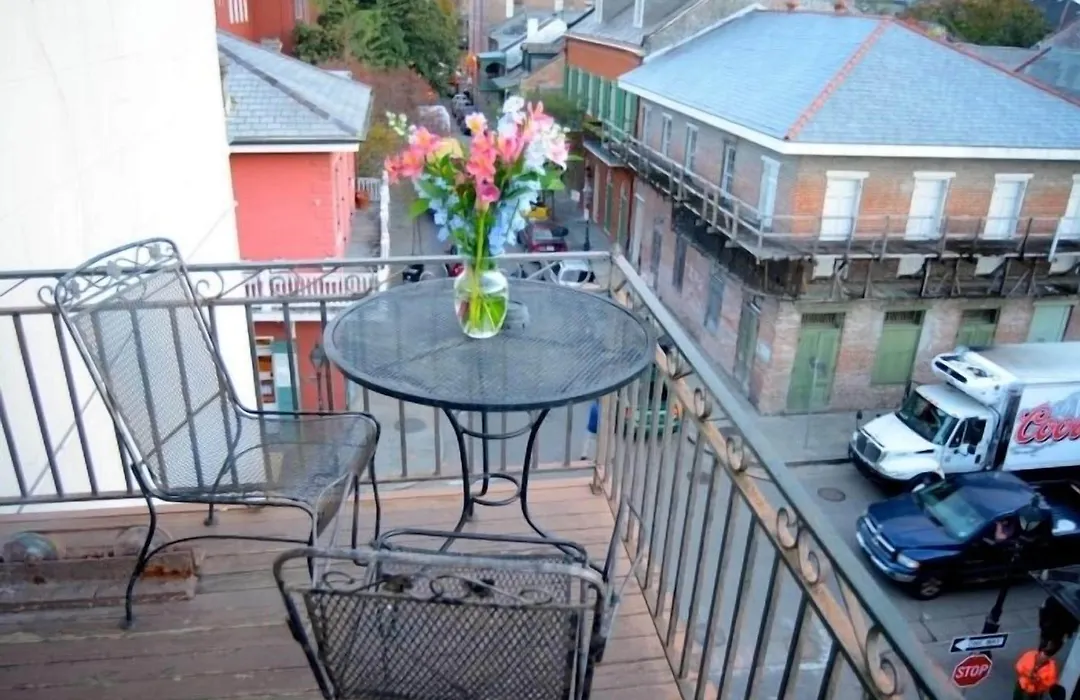 Lafitte Hotel & Bar-1