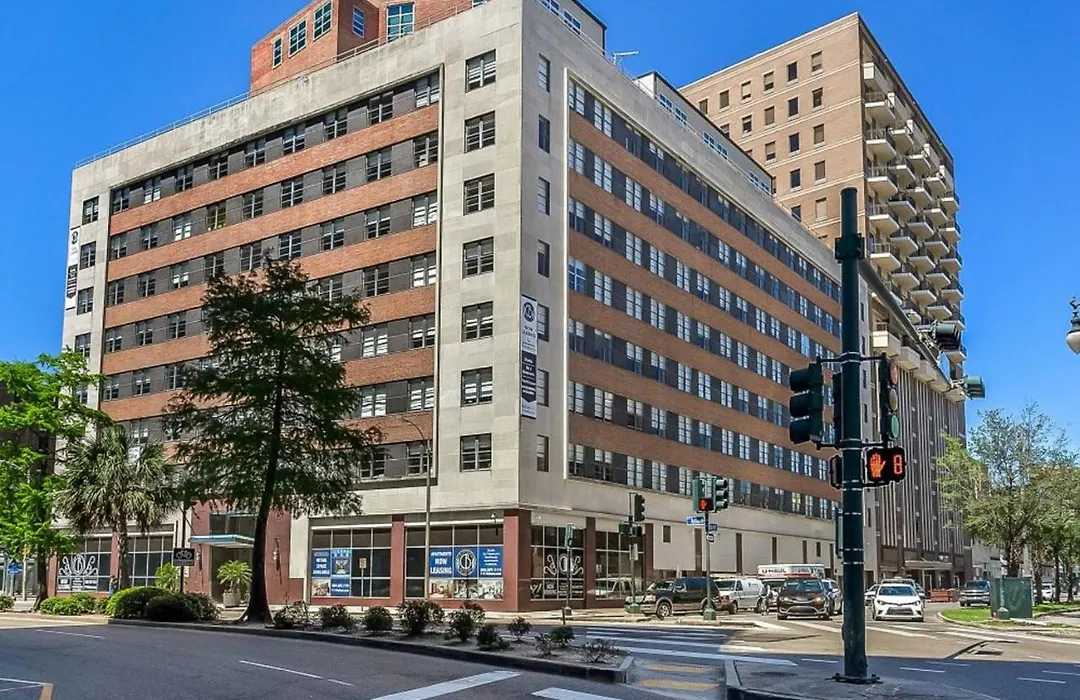 2 Bedroom Elegant Condos In Downtown New Orleans-1