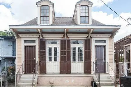 New Orleans Hideaway-1