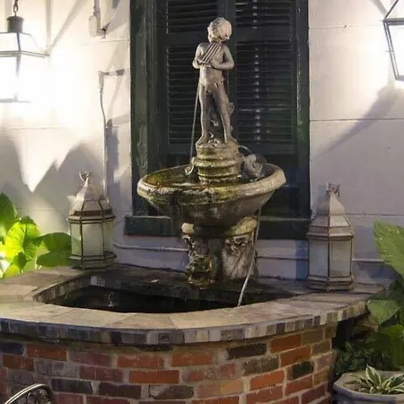 Lafitte Hotel & Bar-3