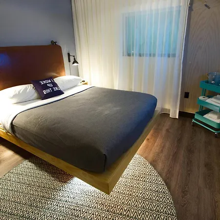 Moxy New Orleans Downtown/French Quarter Area-2