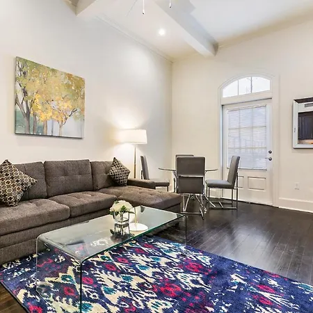 1 And 2 Bedroom Private Condos Steps Away From French Quarter-2